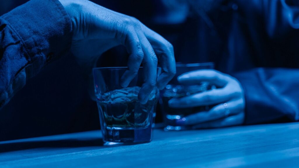 Recognize alcohol withdrawal symptoms and the risks of detoxing alone. Texas Recovery Center offers medical detox near Dallas. Start your journey today.